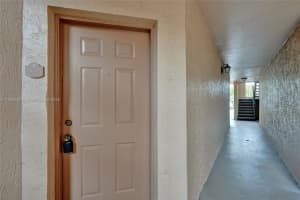 2866 S University Dr 5107, Davie