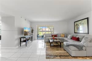 5876 Regal Glen Dr 101, Boynton Beach