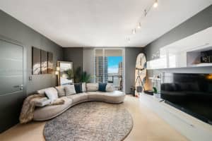 1060 Brickell Ave 3003, Miami