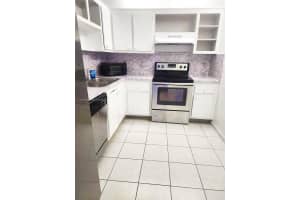 901 Hillcrest Dr 211, Hollywood