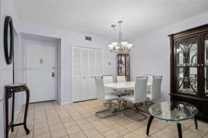 3800 Hillcrest Dr 210, Hollywood