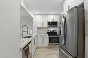 1831 Ne 38th St 402, Oakland Park