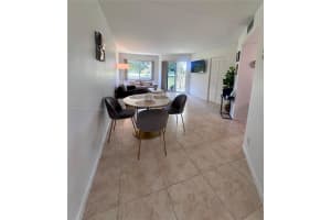 100 Sw 130th Ter 204c, Pembroke Pines