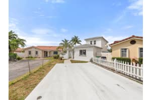 13841 Sw 17th Ter, Miami