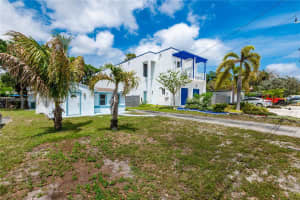 1027 Ne 33rd St, Oakland Park