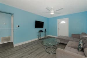 1027 Ne 33rd St Oakland Park, FL 33334 - MLS#A11788009