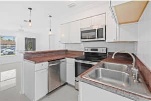 341 NE 31st St, Pompano Beach, FL 33064, Sold 06/12/25
