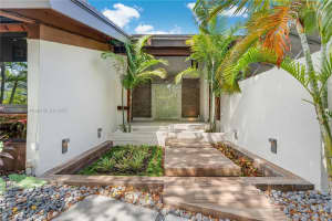 2055 NE 120th Rd, North Miami, FL 33181, Sold 05/30/25