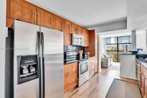 600 Parkview Dr (+den)422 Hallandale Beach, FL 33009 - MLS#A11788621