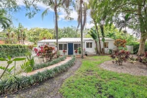 1055 Ne 120th St, Biscayne Park