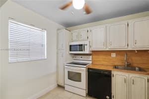 8421 Lagos De Campo Blvd #307t, Tamarac, FL 33321, - MLS#A11788936