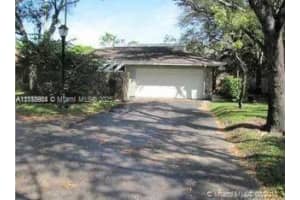 70 Ivy Rd, Hollywood