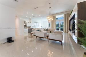 4021 E Lake Estates Dr, Davie, FL 33328 - MLS#A11788989