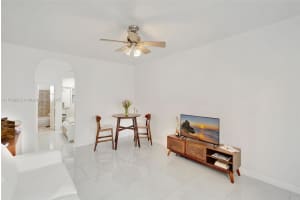 1561 Lenox Ave. APT 7, Miami Beach, FL 33139, - MLS#A11789202