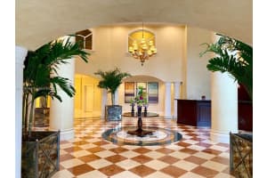 20000 E Country Club Dr 405, Aventura