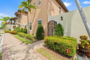 14637 Sw 15th St, Pembroke Pines