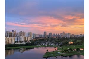 3625 N Country Club Dr 2505, Aventura