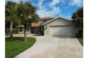 822 Diane Cir, Englewood