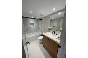 520 Brickell Key Dr A713, Miami