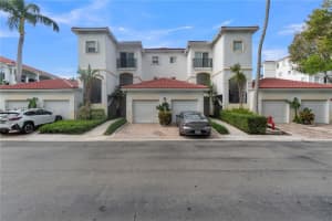 3235 Ne 184th St 11103, Aventura