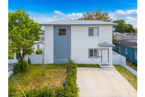 1426 Nw 74th St, Miami