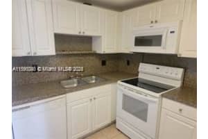 1505 Crescent Cir C31, Lake Park