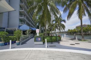 690 SW 1st Ct 2032, Miami, FL 33130 - MLS#A11790155