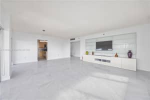4001 Hillcrest Dr 601 Hollywood, FL 33021 - MLS#A11790385