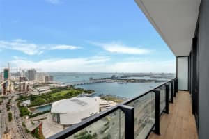 398 Ne 5th St 3901, Miami