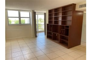 9411 Sw 4th St 404, Miami