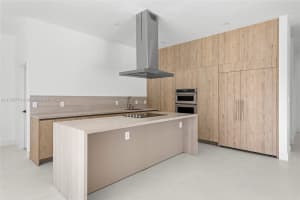 19601 E St Andrews Dr, Hialeah, FL 33015, Sold 11/17/25