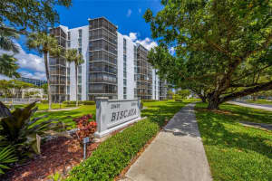 20400 W Country Club Dr 812, Aventura