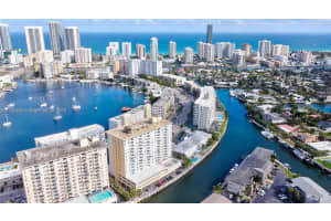 427 Golden Isles Dr 5j, Hallandale Beach