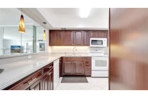 427 Golden Isles Dr APT 5J, Hallandale Beach, FL 33009, - MLS#A11790913