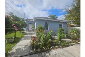 3028 Nw 95th St, Miami