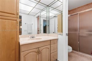 1124 Ne 3rd St Hallandale Beach, FL 33009 - MLS#A11791558