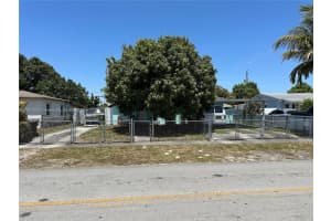 911 E 39th Pl Hialeah, FL 33013 - Off Market