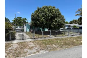 911 E 39th Pl Hialeah, FL 33013 - Off Market