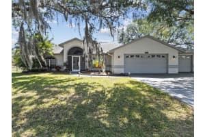 100 Oak Knolls Circle, Sebring