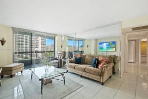 19101 NE 36th Pl, Aventura, FL 33180, Sold 06/27/25