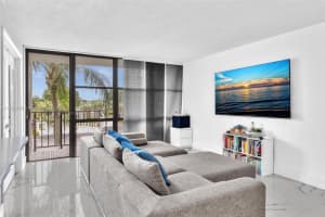 1000 Parkview Dr 329, Hallandale Beach