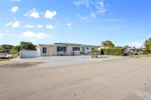 9365 Sw 44th St Miami, FL 33165 - MLS#A11792289