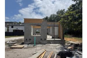 2778 Nw 44th St, Miami