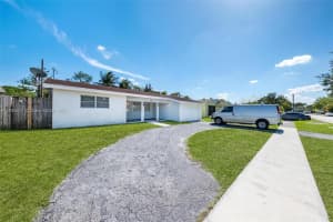 6620 Nw 21st Ct Sunrise, FL 33313 - MLS#A11792677