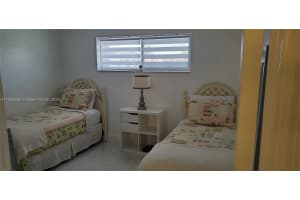 9720 S Hollybrook Lake Dr Pembroke Pines, FL 33025 - Off Market