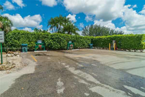 9720 S Hollybrook Lake Dr Pembroke Pines, FL 33025 - Off Market