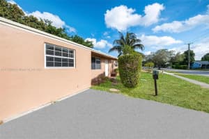 2821 N 74th Ave, Hollywood, FL 33024 - MLS#A11792689