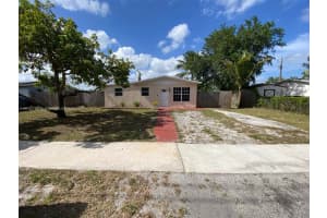 1131 Ne 211th St, Miami
