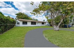 7817 Ne Madeira St, Miramar