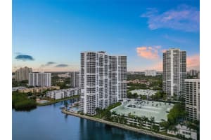 3530 Mystic Pointe Dr 411, Aventura